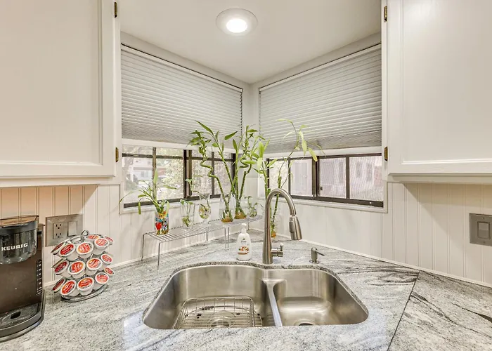 Haven W/ Patio, Heated Pool & Hot Tub Access *